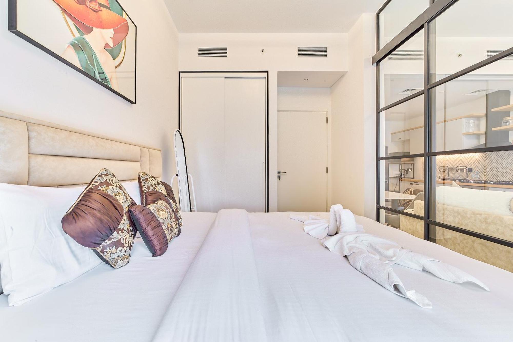 Apartment Modern 1br Retreat In Hills Prime Location Dubai