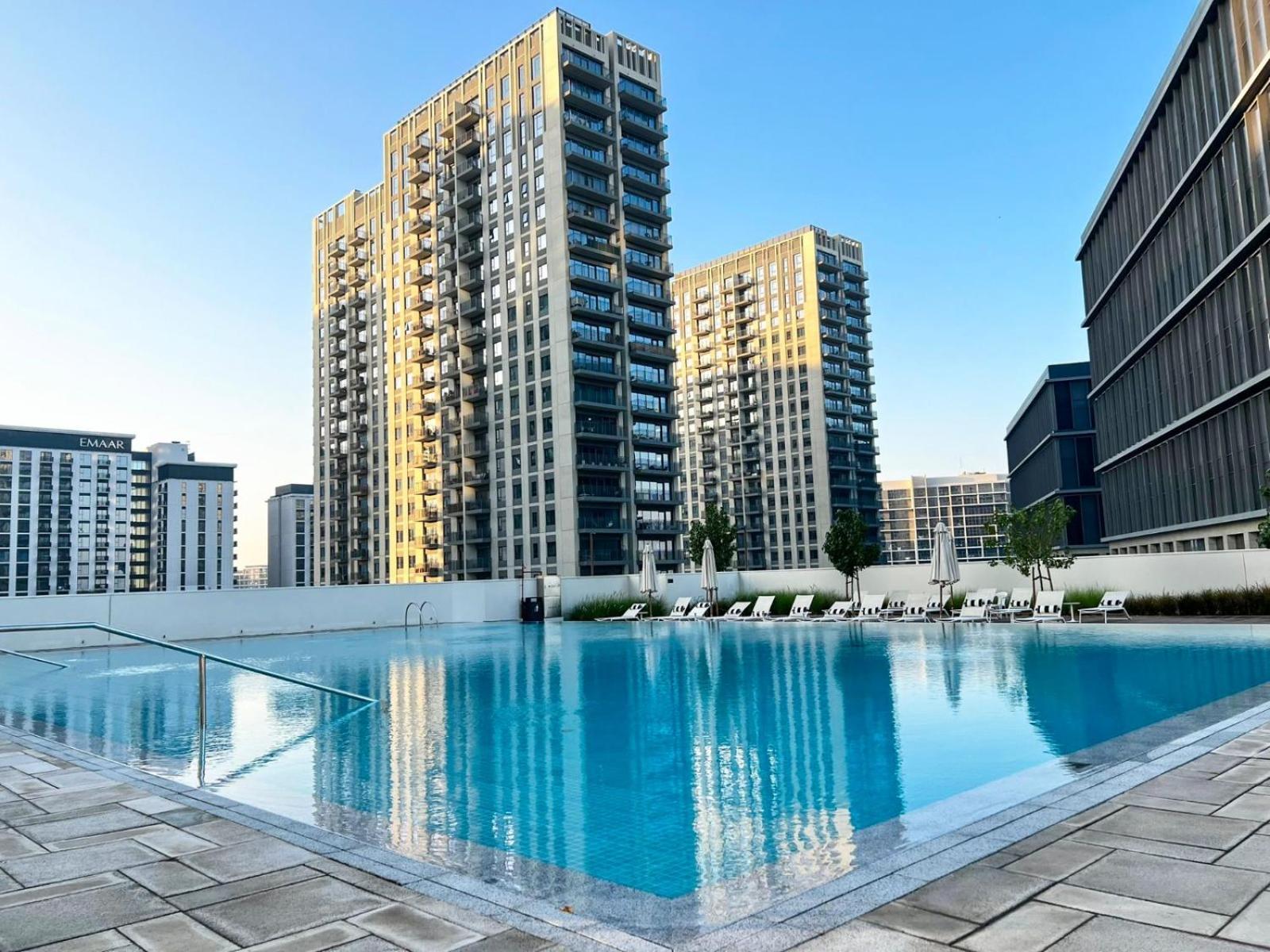 Modern 1br Retreat In Hills Prime Location *