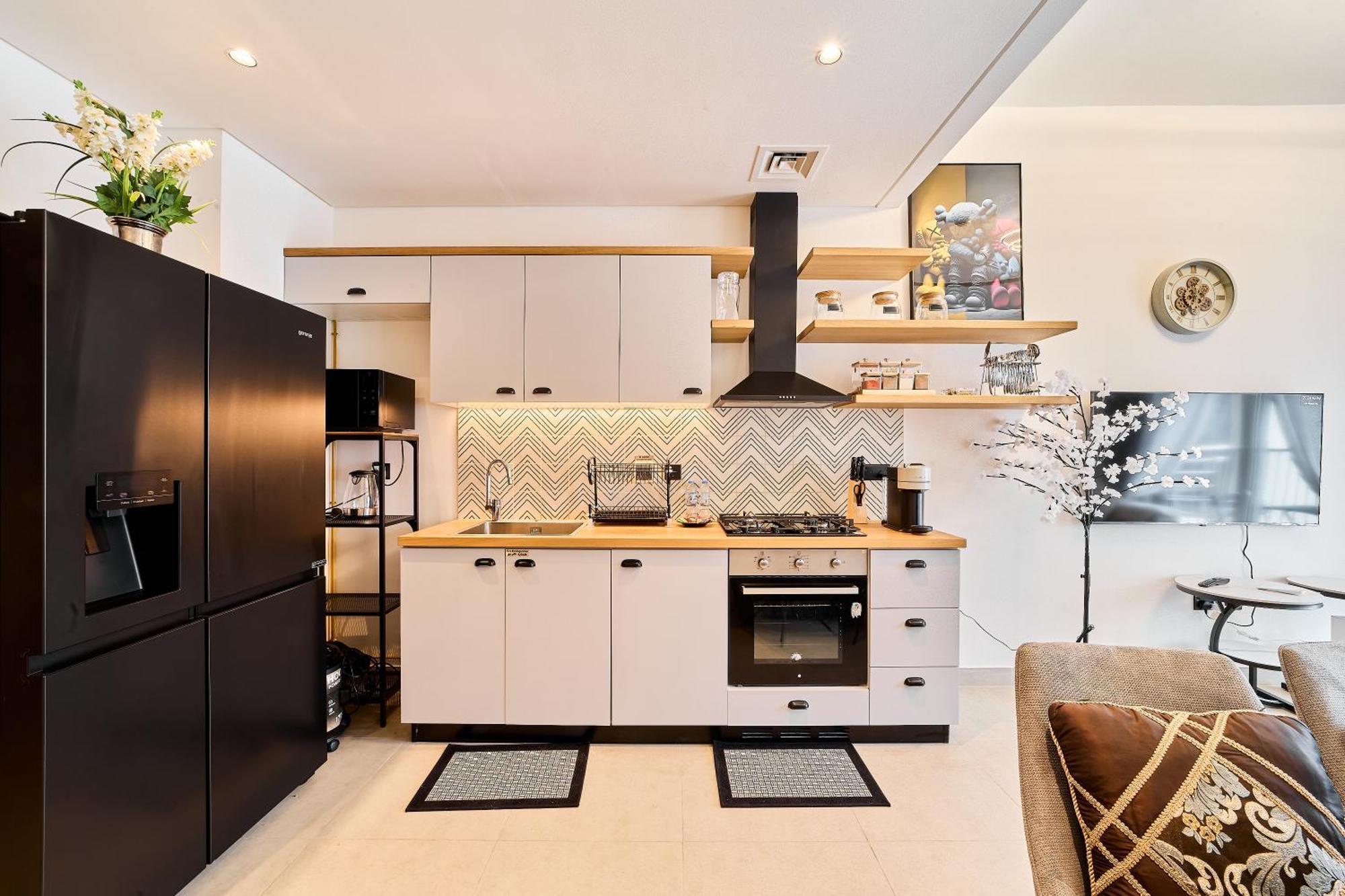 Modern 1br Retreat In Hills Prime Location Apartment Dubai