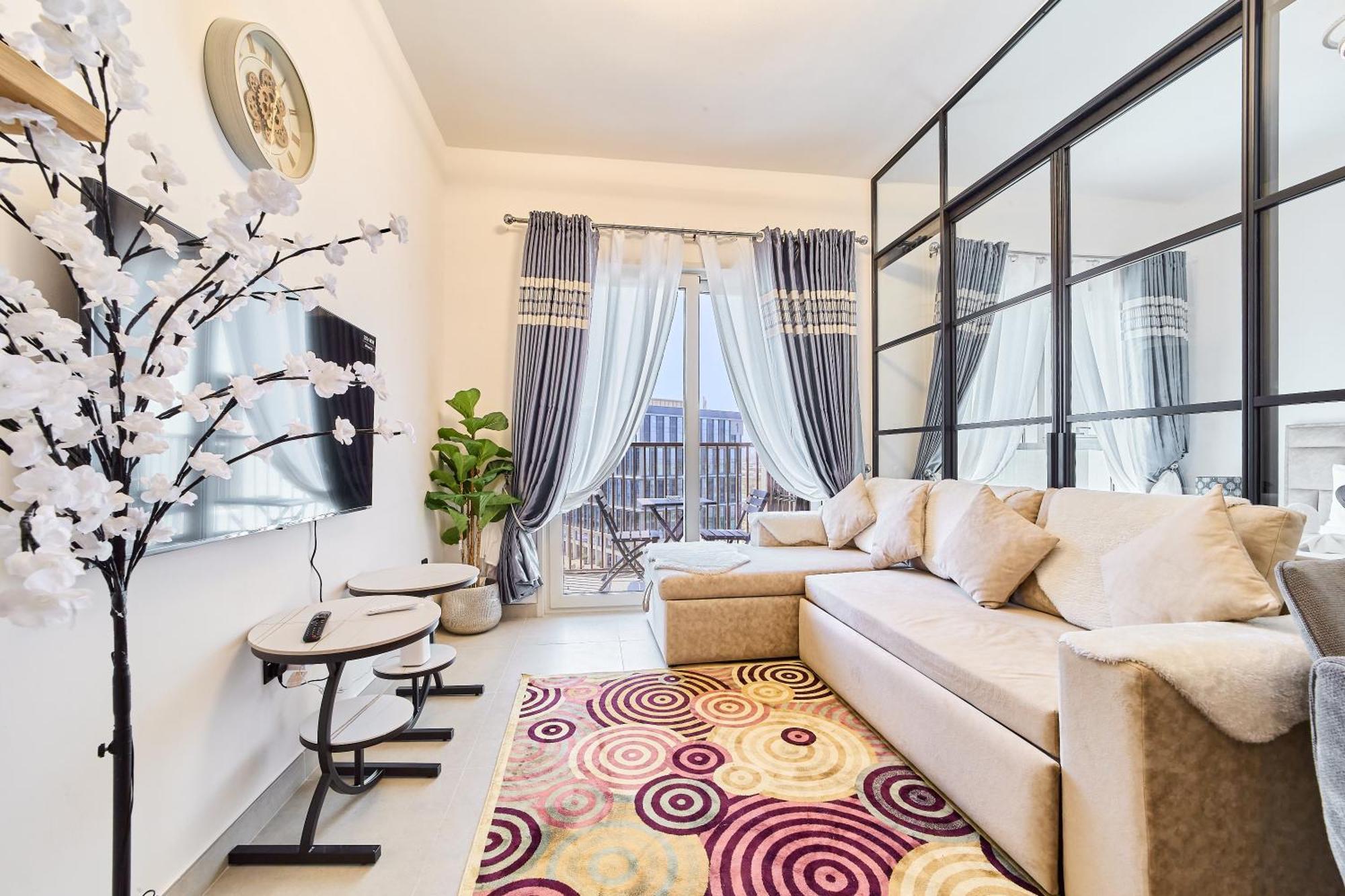 Modern 1br Retreat In Hills Prime Location *